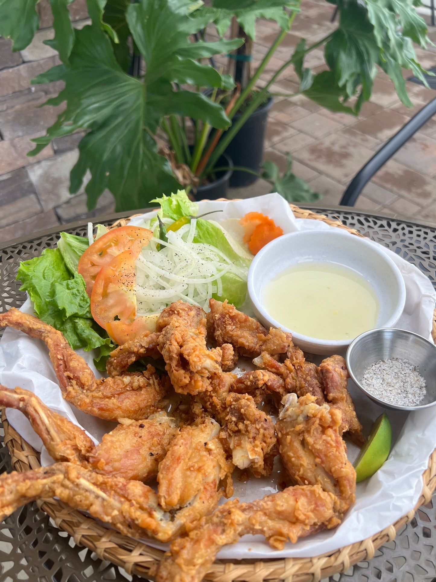 Ếch Chiên Bơ - Frog Legs