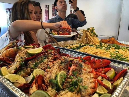 4 grilled lobsters (market price LIVE Premium lobsters) + Garlic Noodles