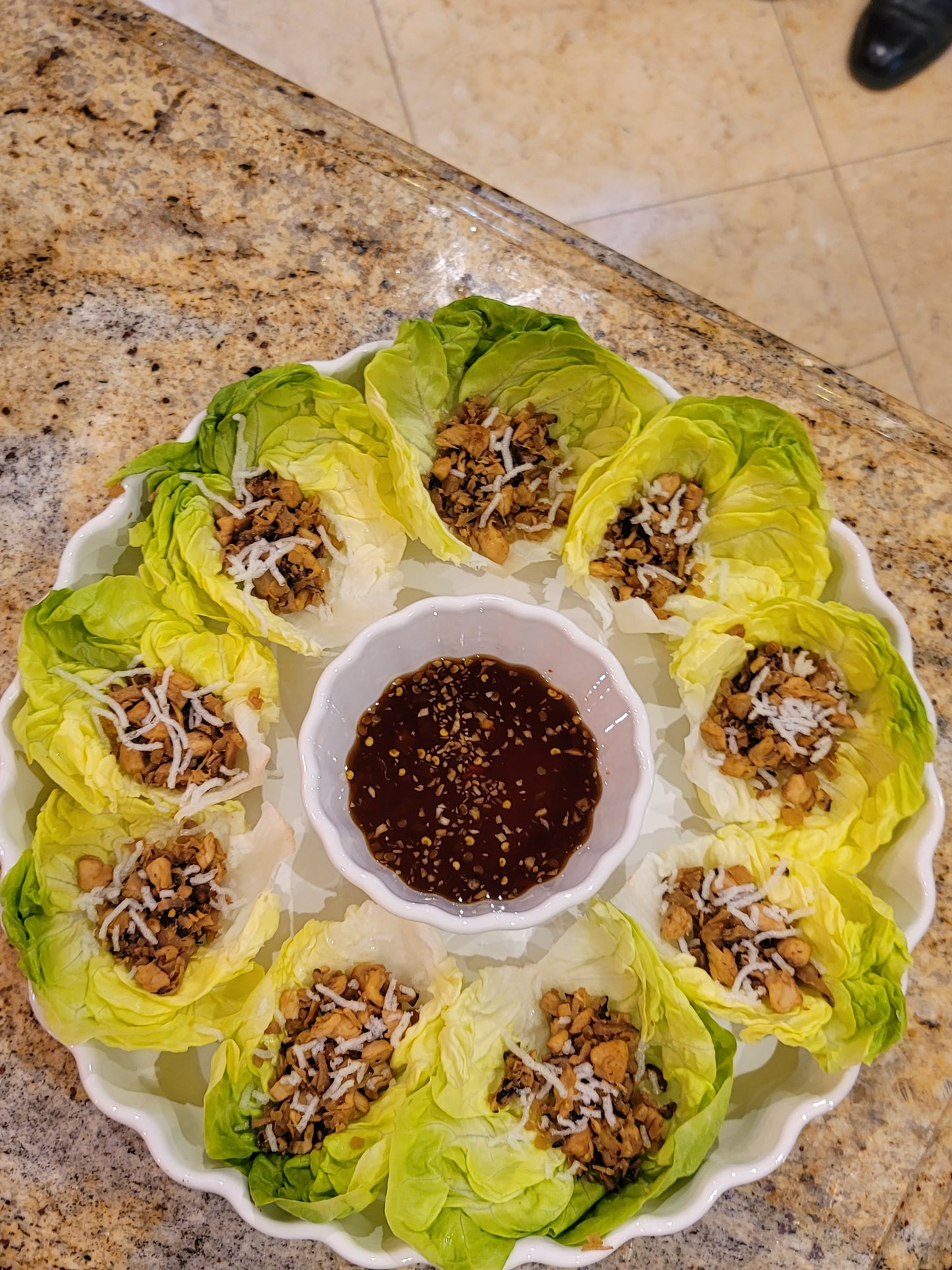 Hoàng Gia Chicken Lettuce Wraps