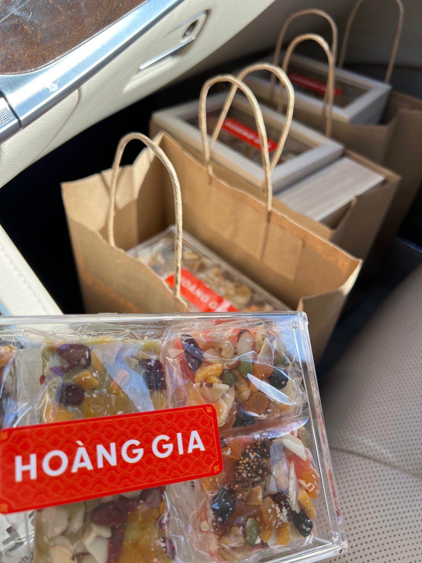 Hoang Gia Snow Cake (included: Matcha, Strawberry, Cranberry and Chocolate)