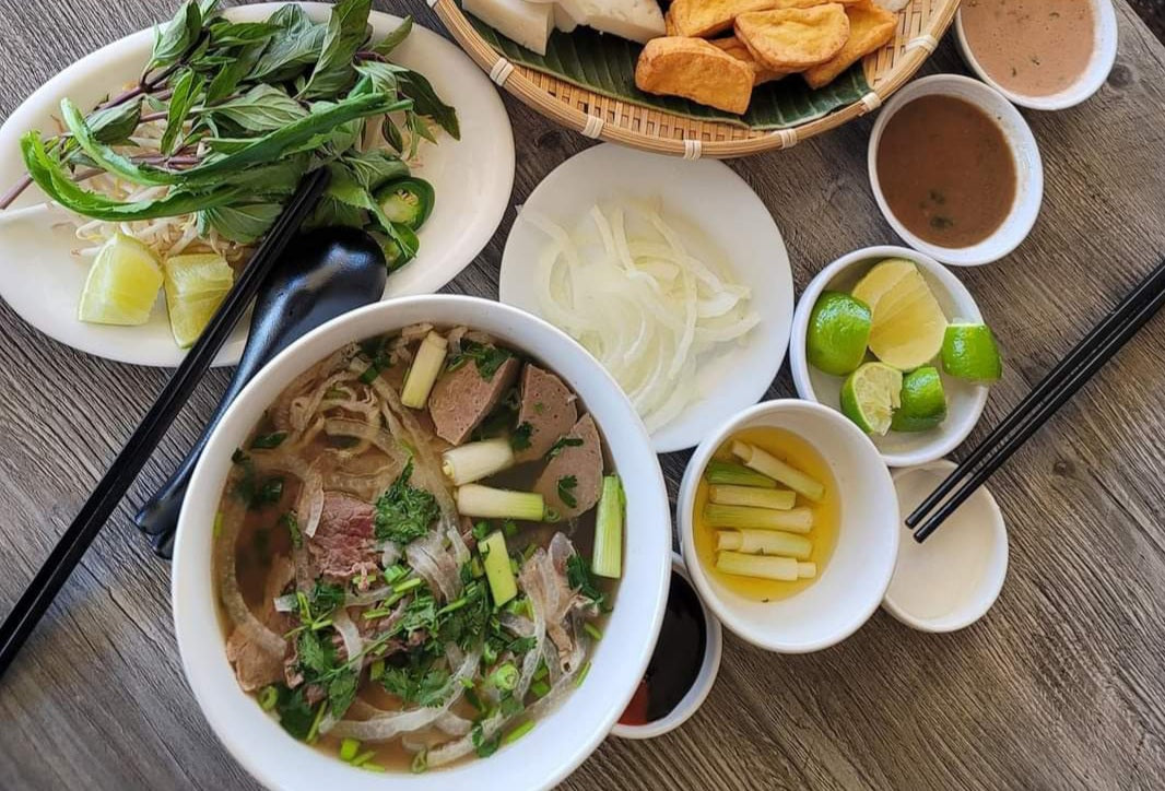 Pho Hoang Gia Rare Steak + Meat Balls