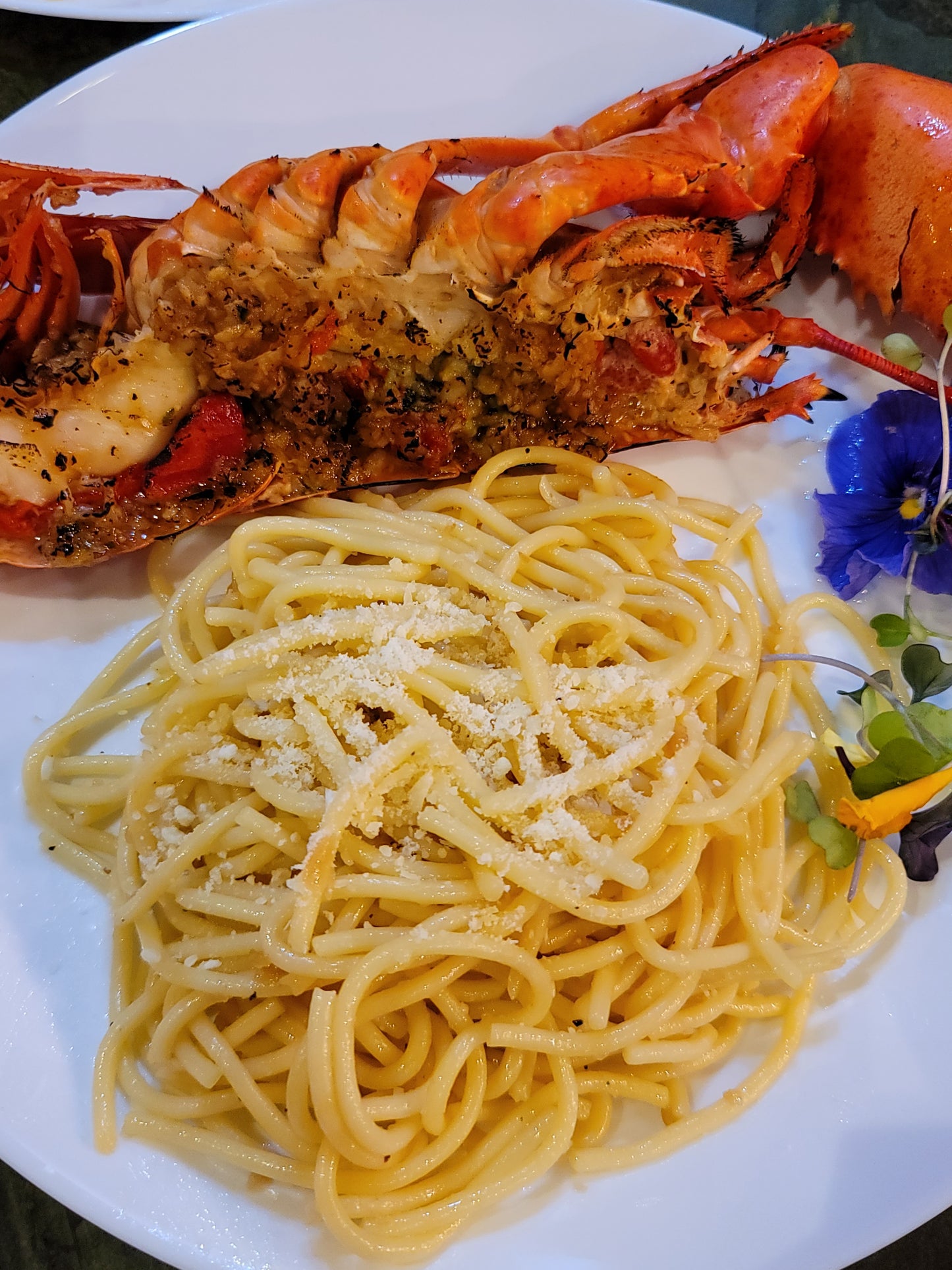 Grilled LIVE Lobster with Garlic Noodle (market price)
