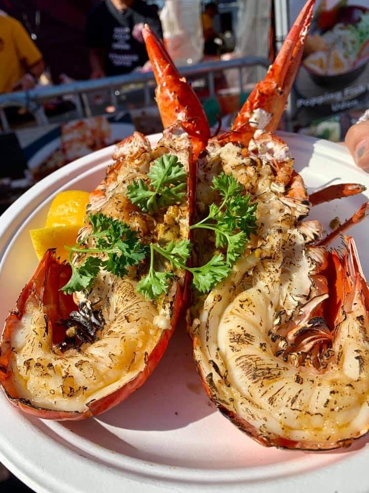 4 grilled lobsters (market price LIVE Premium lobsters) + Garlic Noodles