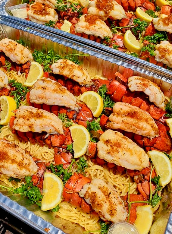 Baked 4-5oz Premium Lobster Tails with Garlic Noodles Tray (12pcs)